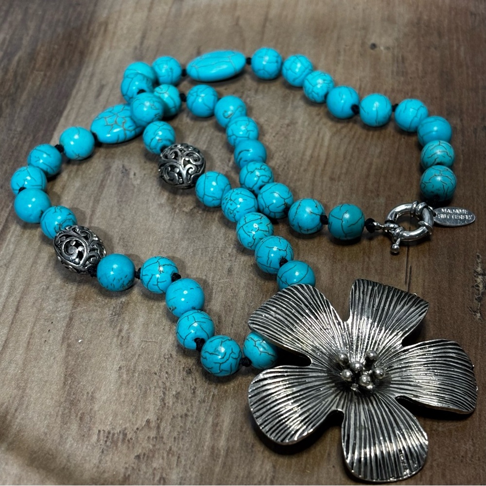 Beautiful stone and metal turquoise tone necklace